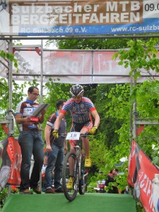 Michael Weindel beim Start zum Bergzeitfahren